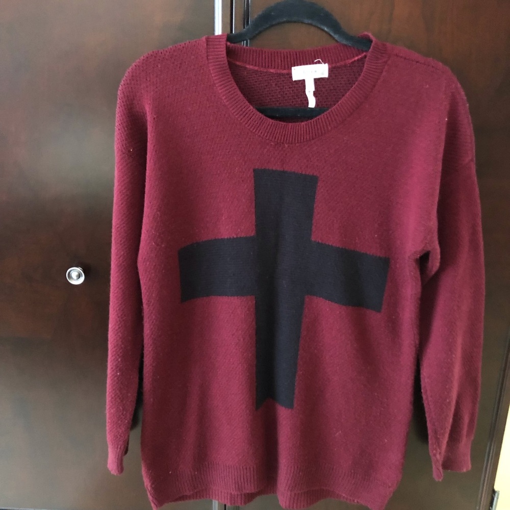 🌈Burgundy sweater with a cross design